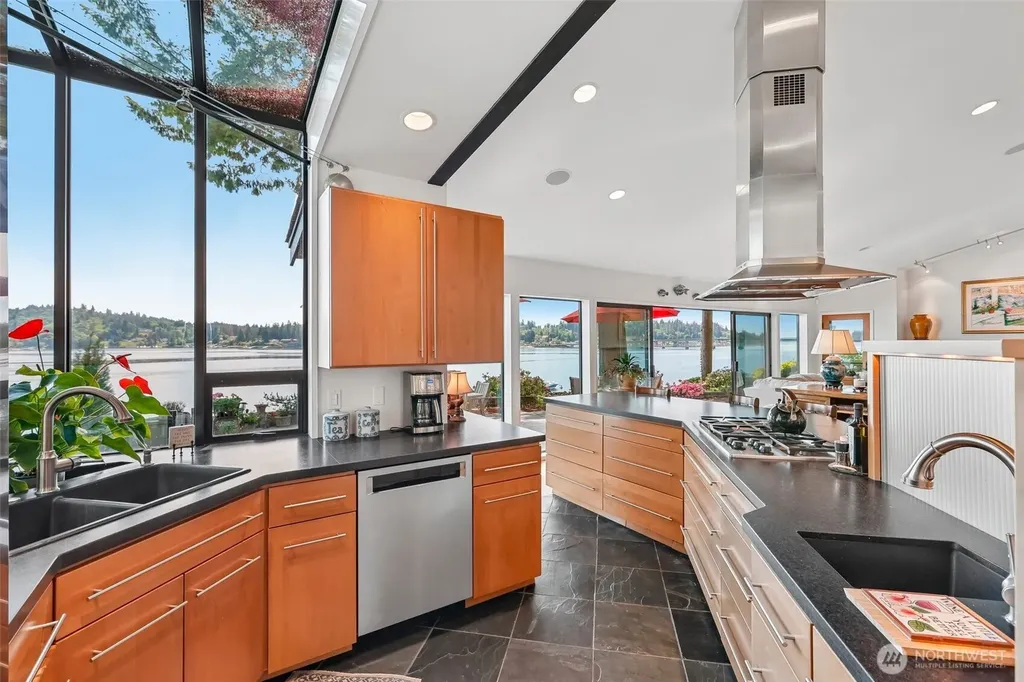 7602 Fairwind Lane NW Gig Harbor WA 98335