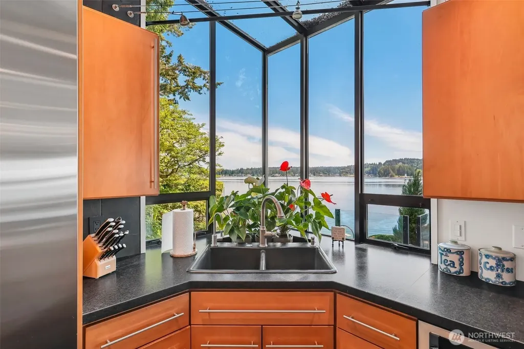 7602 Fairwind Lane NW Gig Harbor WA 98335