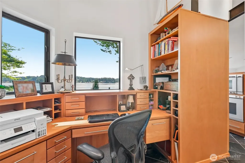 7602 Fairwind Lane NW Gig Harbor WA 98335
