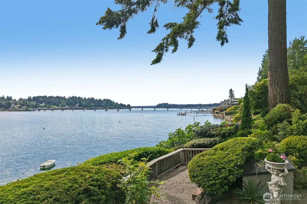 7602 Fairwind Lane NW Gig Harbor WA 98335