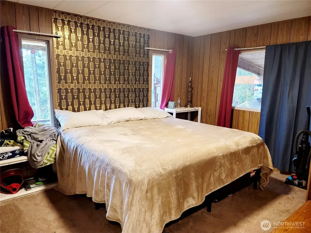 70 N Colony Surf Drive Lilliwaup WA 98555