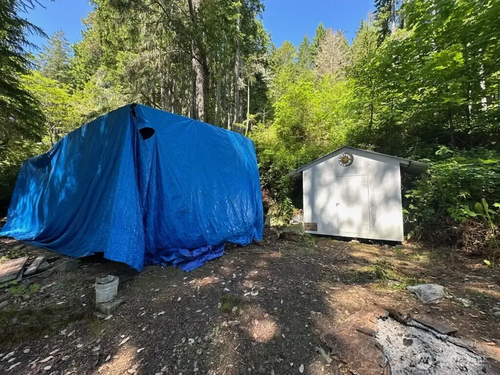 70 N Colony Surf Drive Lilliwaup WA 98555