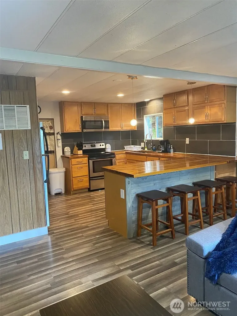 70 N Colony Surf Drive Lilliwaup WA 98555