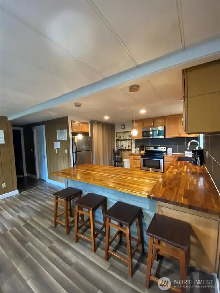 70 N Colony Surf Drive Lilliwaup WA 98555