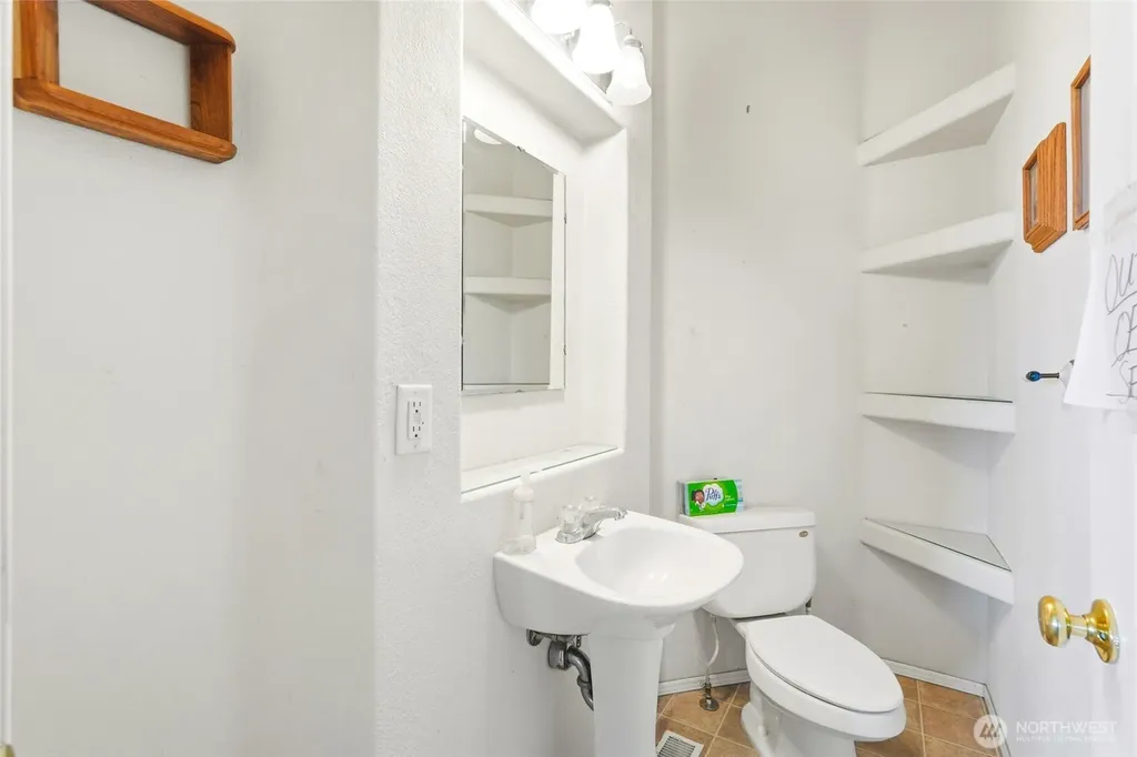 162 W Frostad Road Oak Harbor WA 98277
