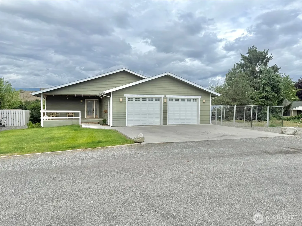 727 Kenwood Street Omak WA 98841