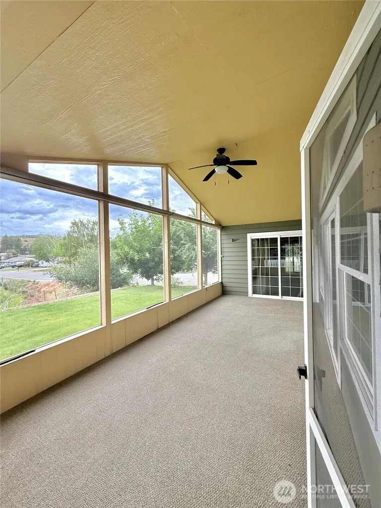 727 Kenwood Street Omak WA 98841
