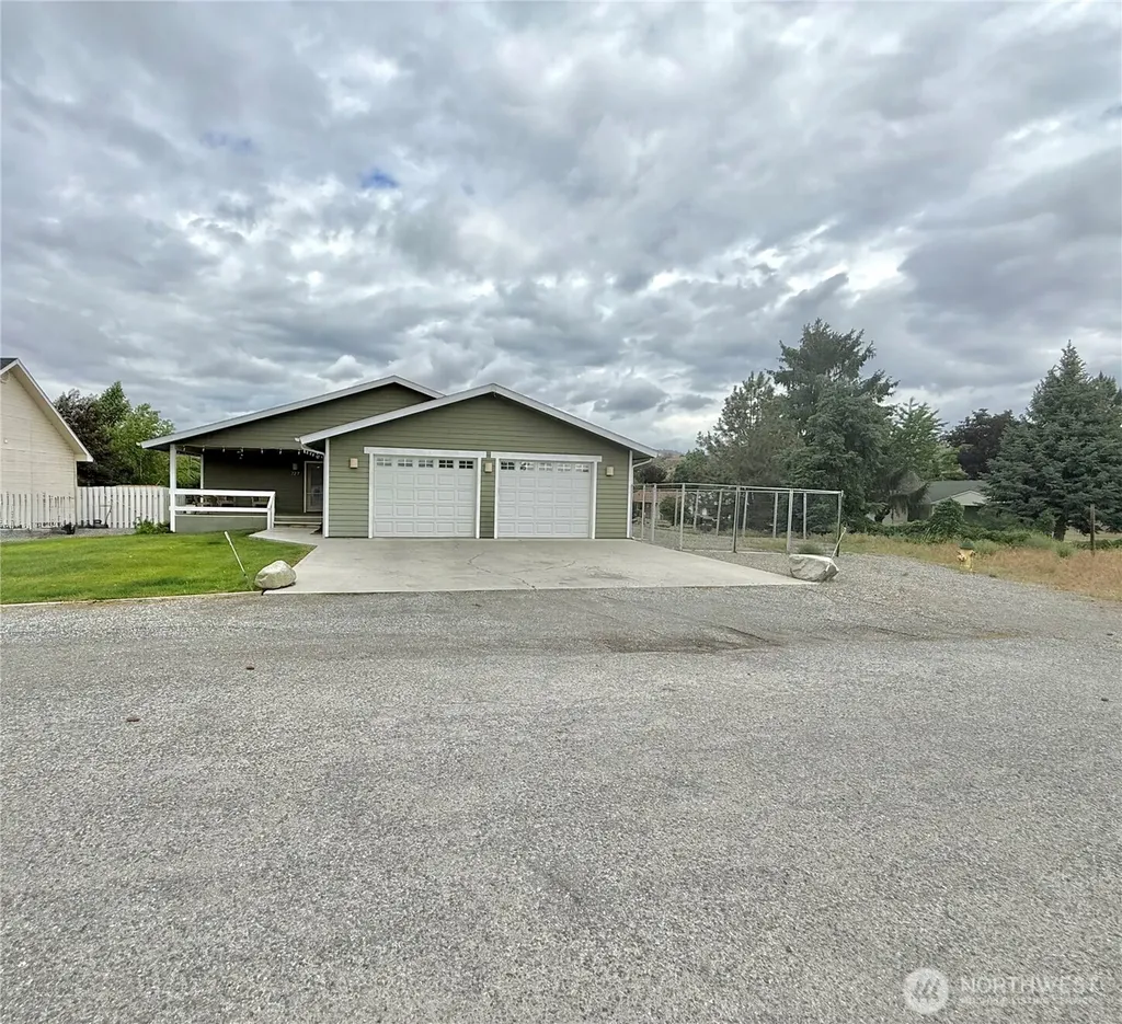 727 Kenwood Street Omak WA 98841