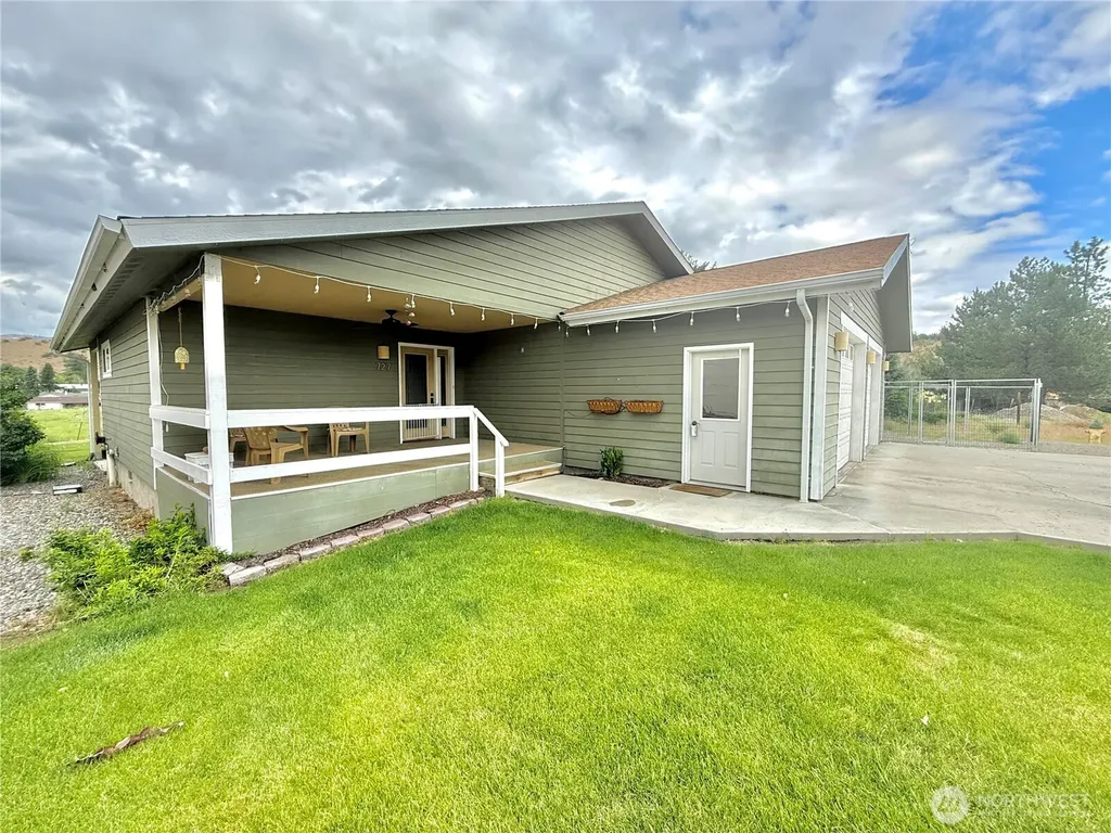 727 Kenwood Street Omak WA 98841