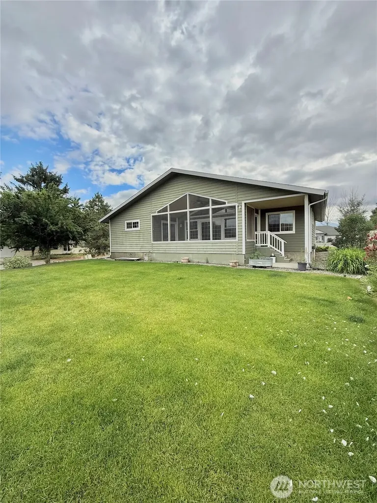 727 Kenwood Street Omak WA 98841