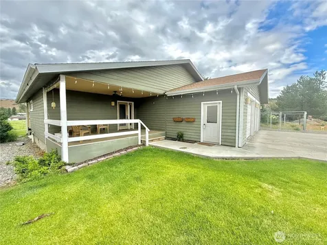 727 Kenwood Street Omak WA 98841