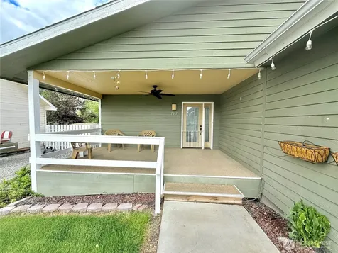 727 Kenwood Street Omak WA 98841