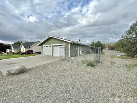 727 Kenwood Street Omak WA 98841