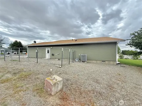 727 Kenwood Street Omak WA 98841