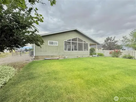 727 Kenwood Street Omak WA 98841