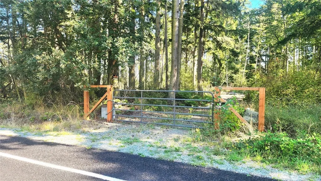 1976 Boon Road Oak Harbor WA 98277