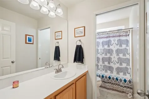 4851 NW Walgren Drive Silverdale WA 98383
