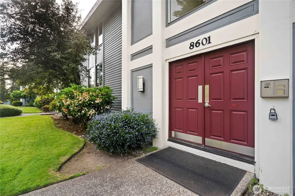 8601 Zircon Drive SW Lakewood WA 98498