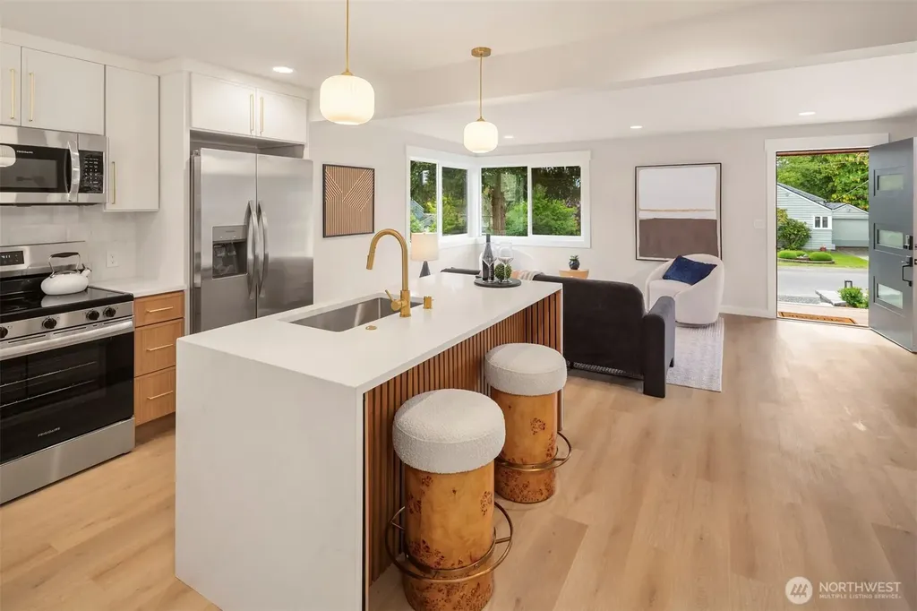 11026 Evanston Avenue N Seattle WA 98133