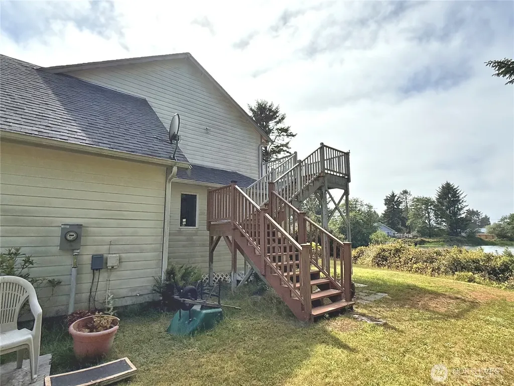 665 Skamokawa Court SE Ocean Shores WA 98569