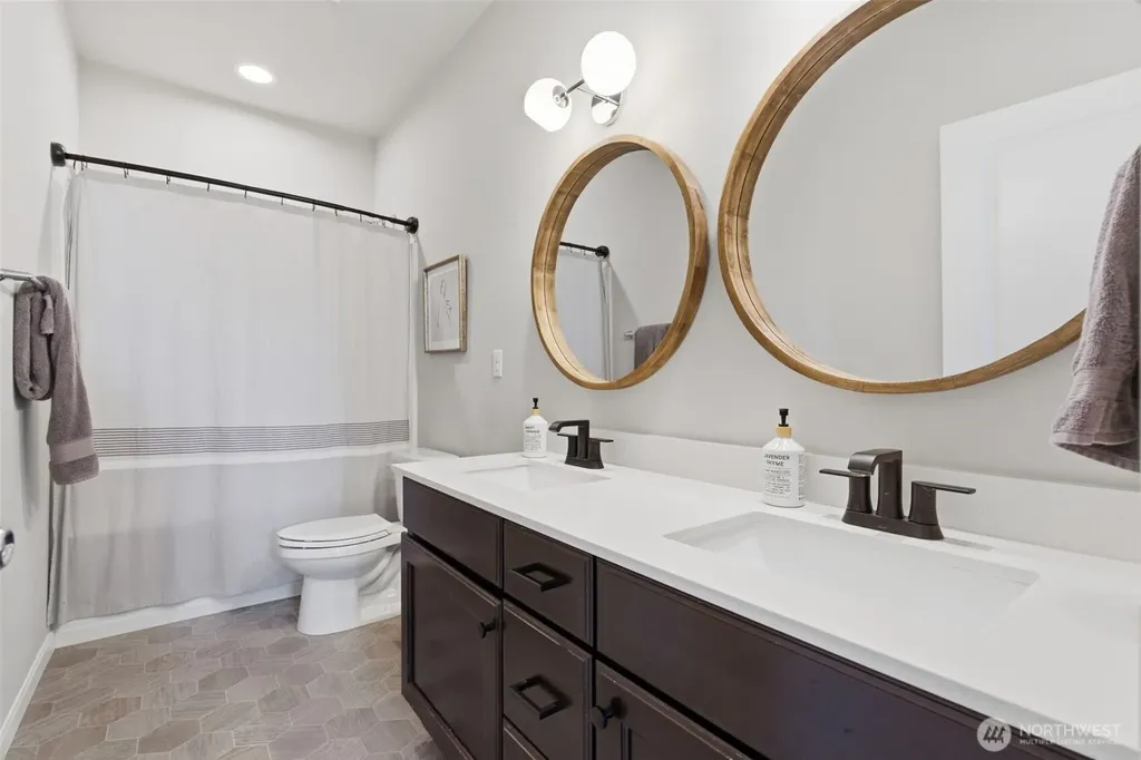 2344 NE Winlock Way Poulsbo WA 98370