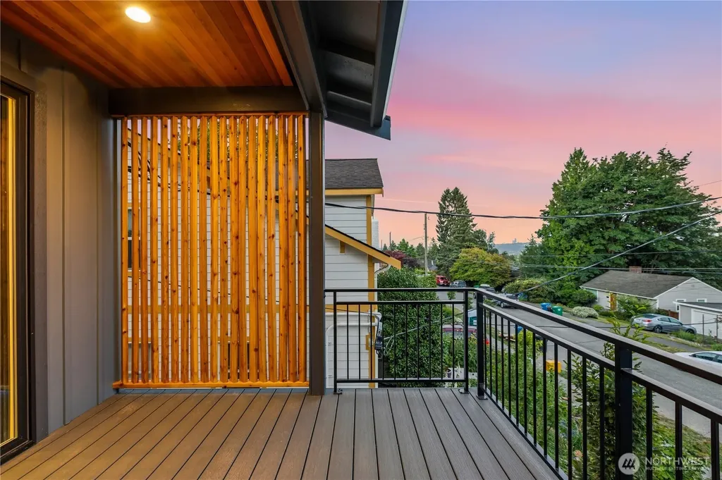 6832 47th Avenue NE Seattle WA 98115
