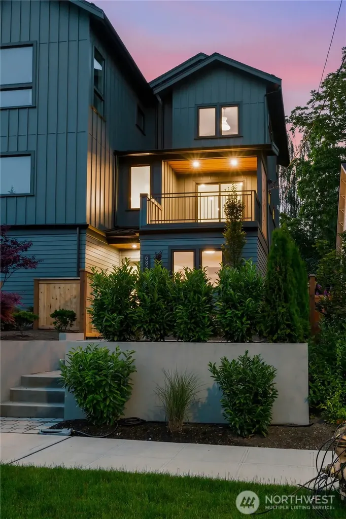 6832 47th Avenue NE Seattle WA 98115