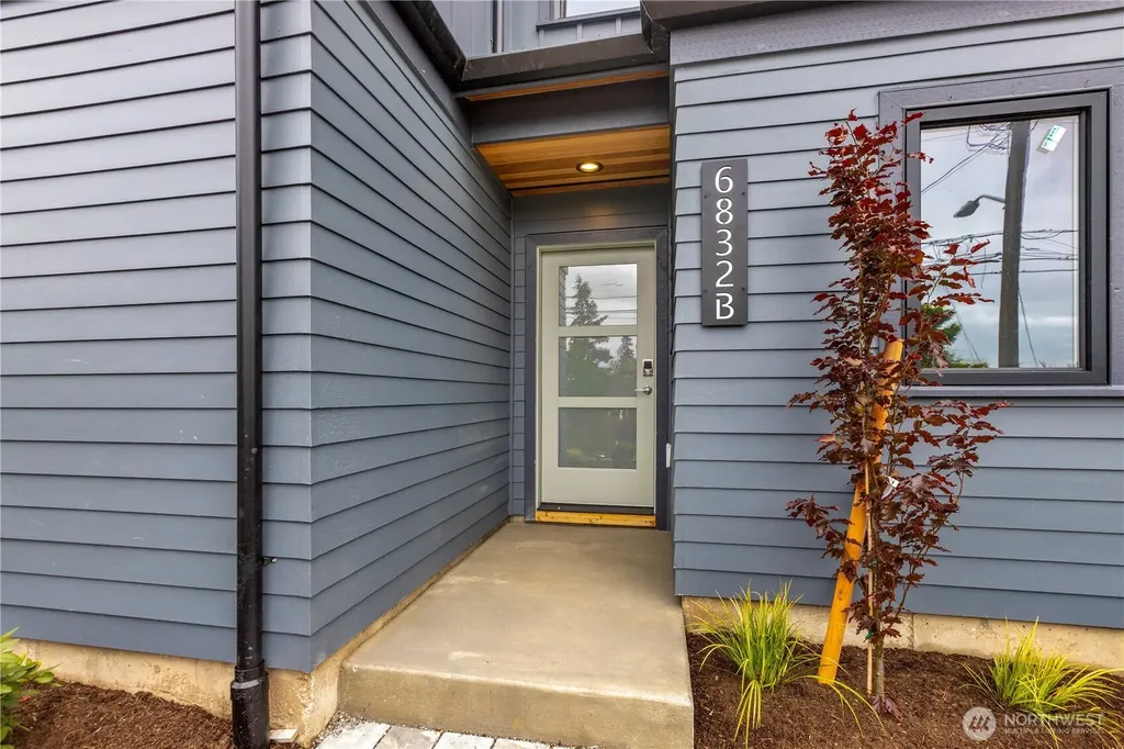 6832 47th Avenue NE Seattle WA 98115