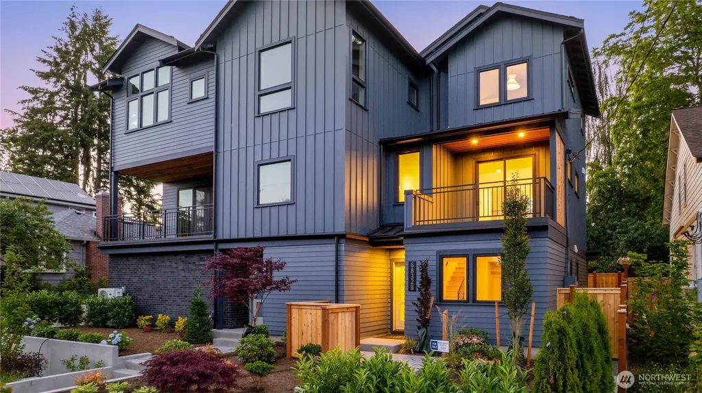 6832 47th Avenue NE Seattle WA 98115