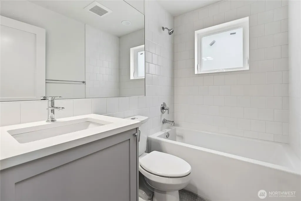 6832 47th Avenue NE Seattle WA 98115