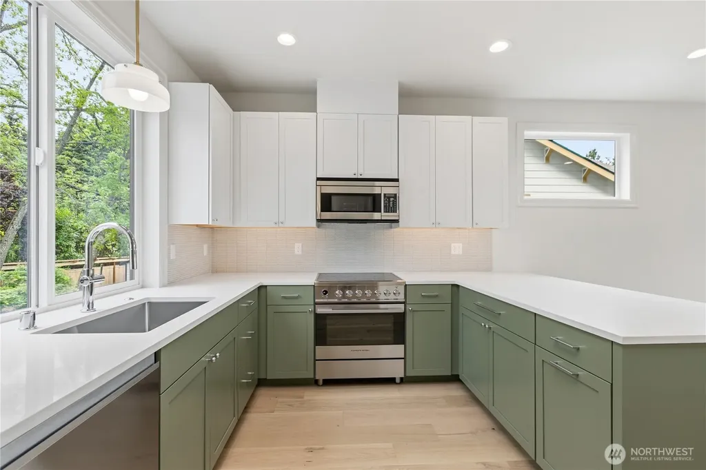 6832 47th Avenue NE Seattle WA 98115
