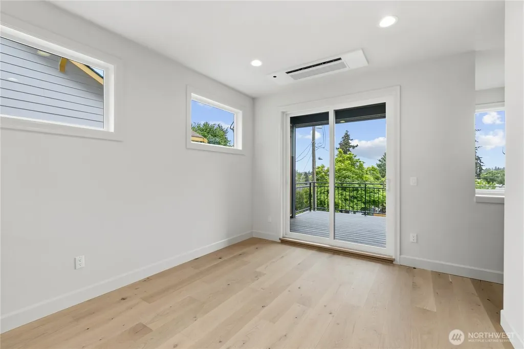 6832 47th Avenue NE Seattle WA 98115
