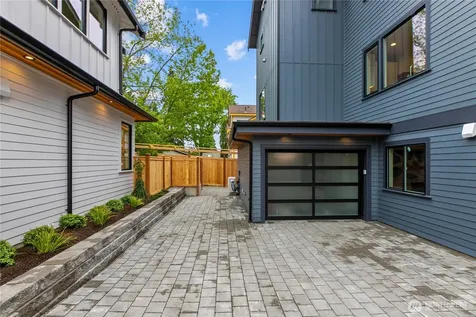 6832 47th Avenue NE Seattle WA 98115
