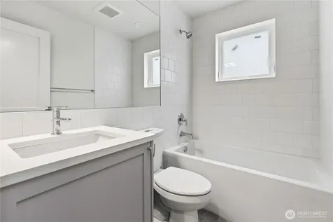 6832 47th Avenue NE Seattle WA 98115