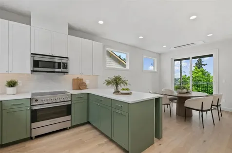 6832 47th Avenue NE Seattle WA 98115