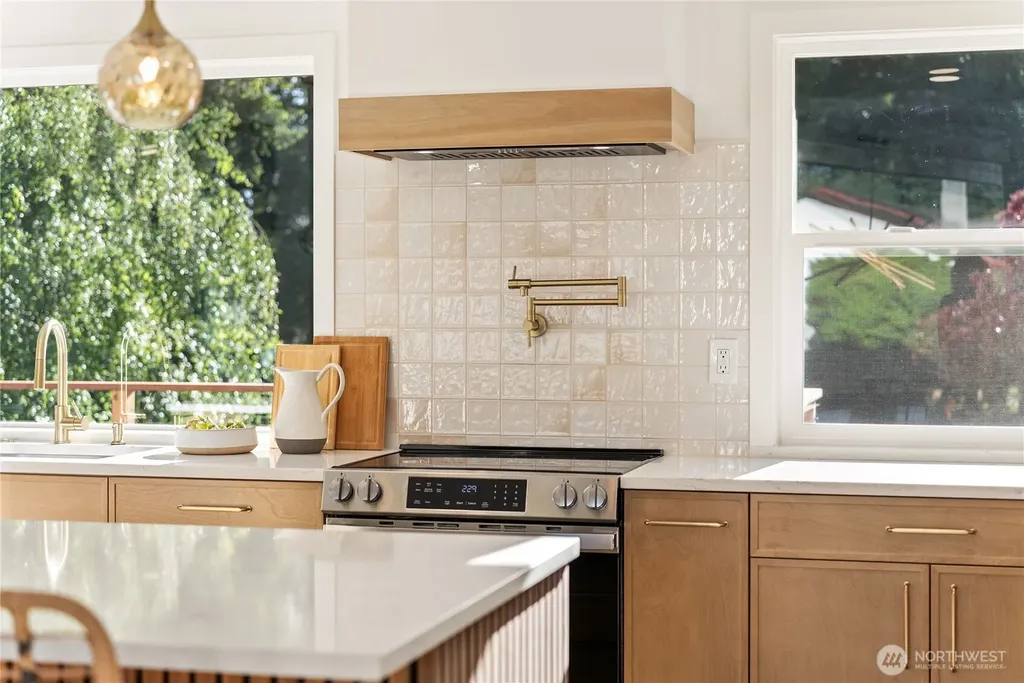 32007 28th Avenue SW Federal Way WA 98023