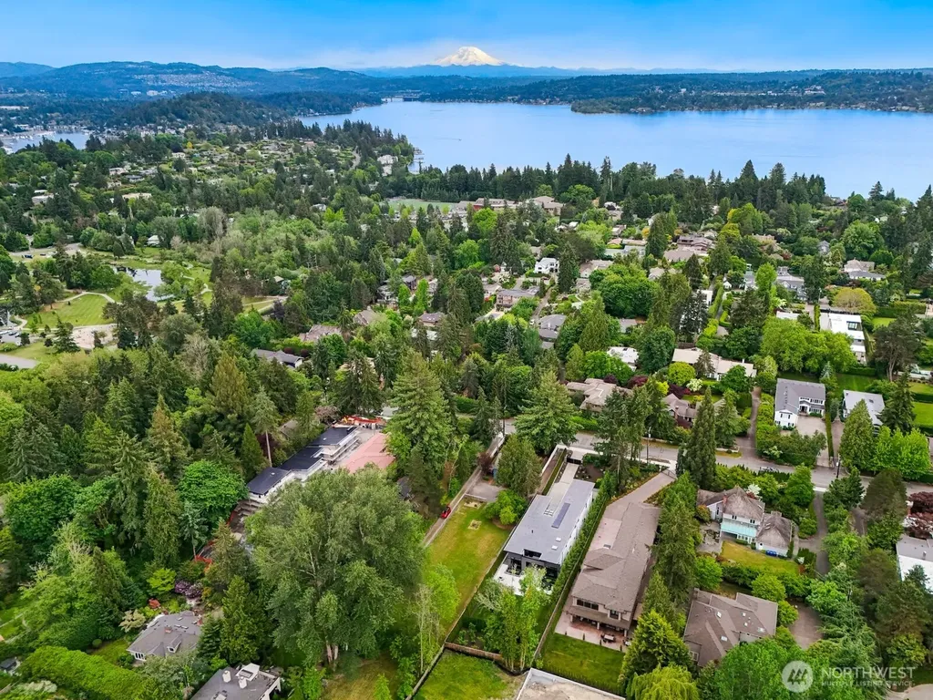 7658 NE 12th Street Medina WA 98039