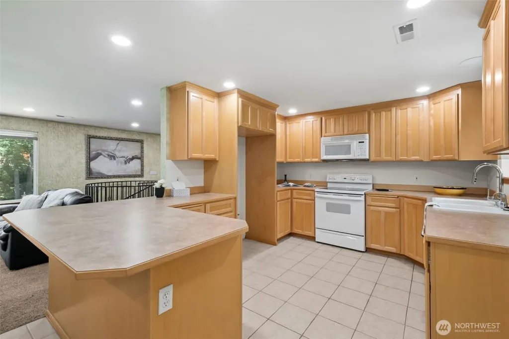 8016 Pacific Highway S Federal Way WA 98003