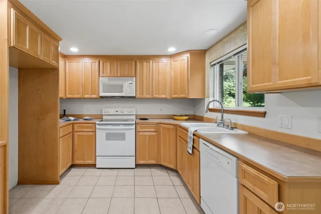 8016 Pacific Highway S Federal Way WA 98003