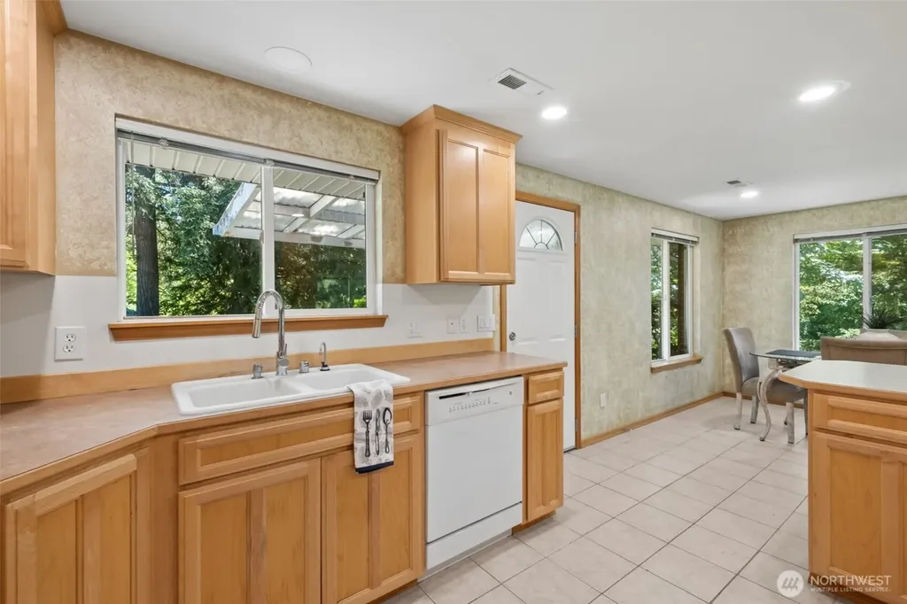 8016 Pacific Highway S Federal Way WA 98003