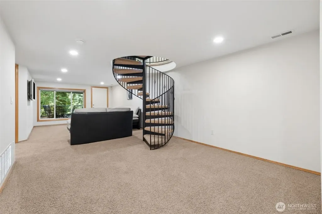 8016 Pacific Highway S Federal Way WA 98003