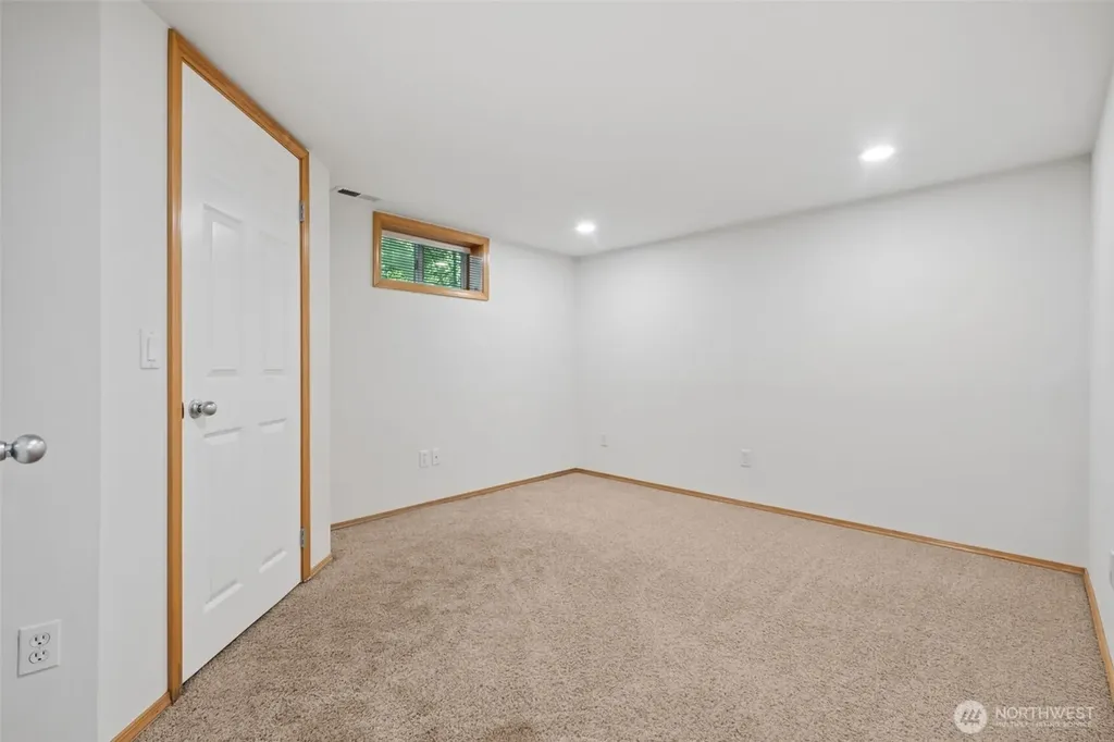 8016 Pacific Highway S Federal Way WA 98003
