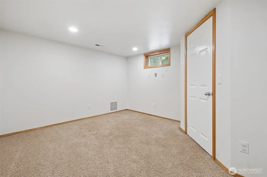 8016 Pacific Highway S Federal Way WA 98003