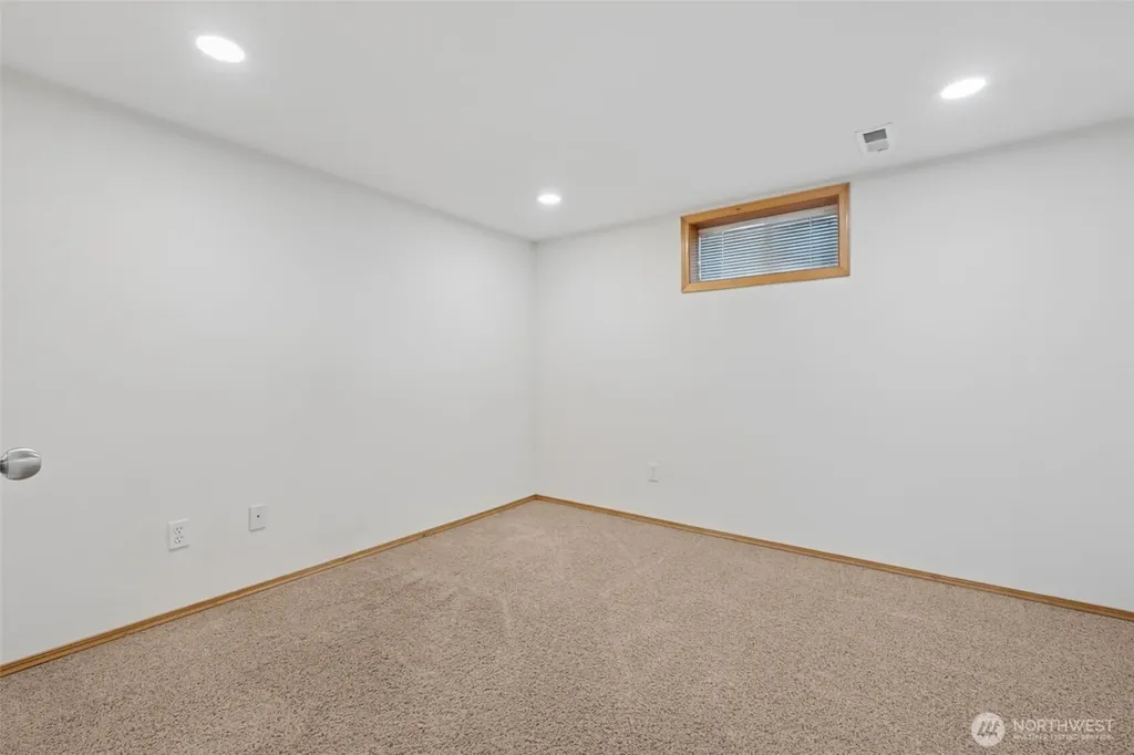 8016 Pacific Highway S Federal Way WA 98003