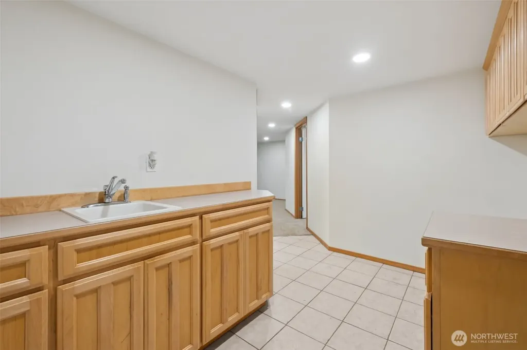 8016 Pacific Highway S Federal Way WA 98003