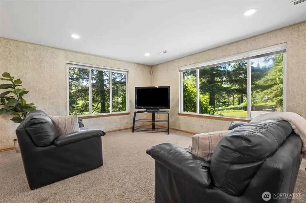 8016 Pacific Highway S Federal Way WA 98003