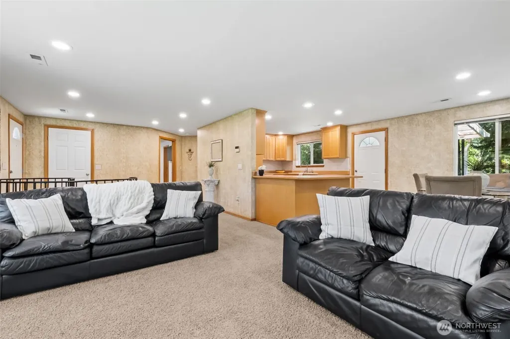 8016 Pacific Highway S Federal Way WA 98003