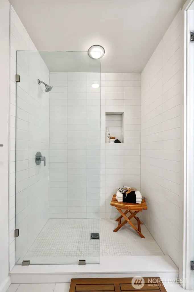 2547 NE 83rd Street Seattle WA 98115