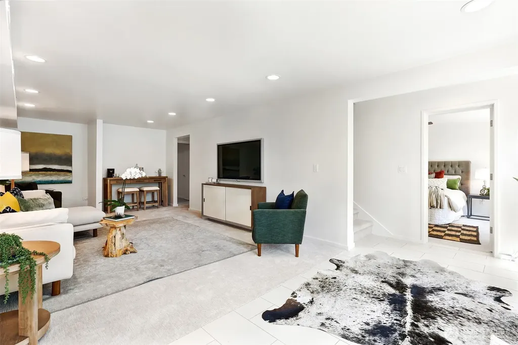2547 NE 83rd Street Seattle WA 98115