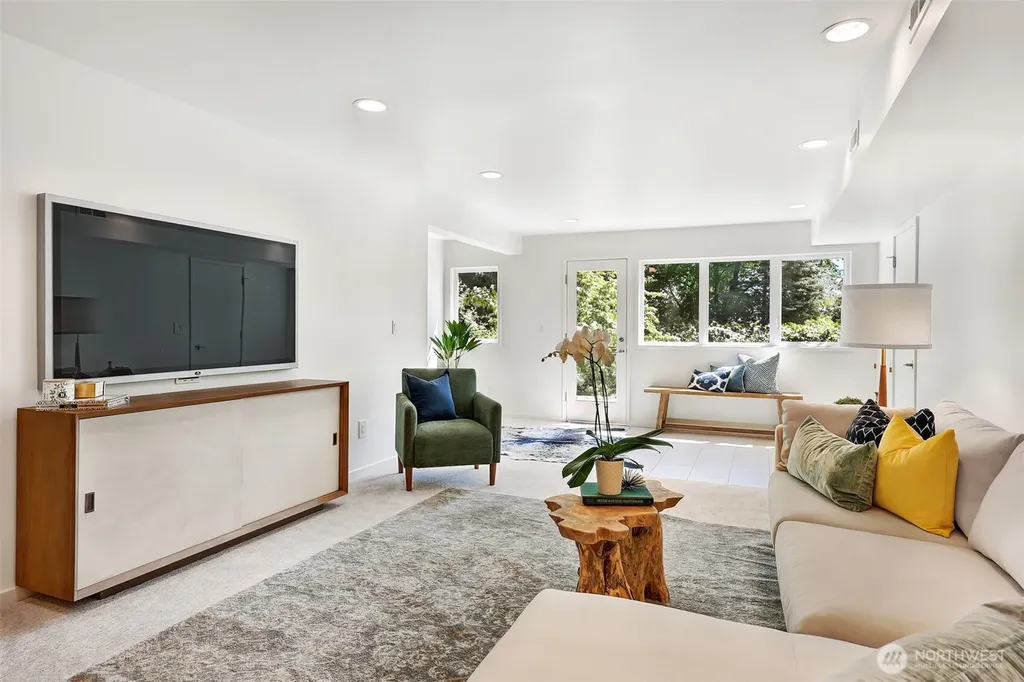 2547 NE 83rd Street Seattle WA 98115